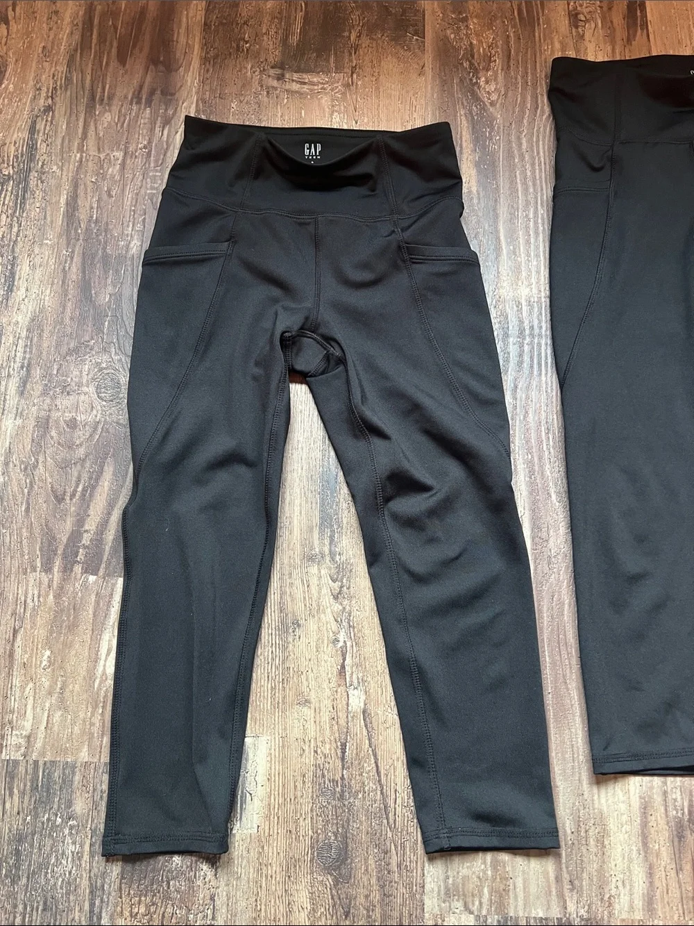 Gap teen size 8 Kids Black cropped Active Leggings with Side Pockets